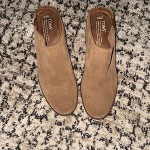 Toms Men’s Tan Suede Slip-On Loafers